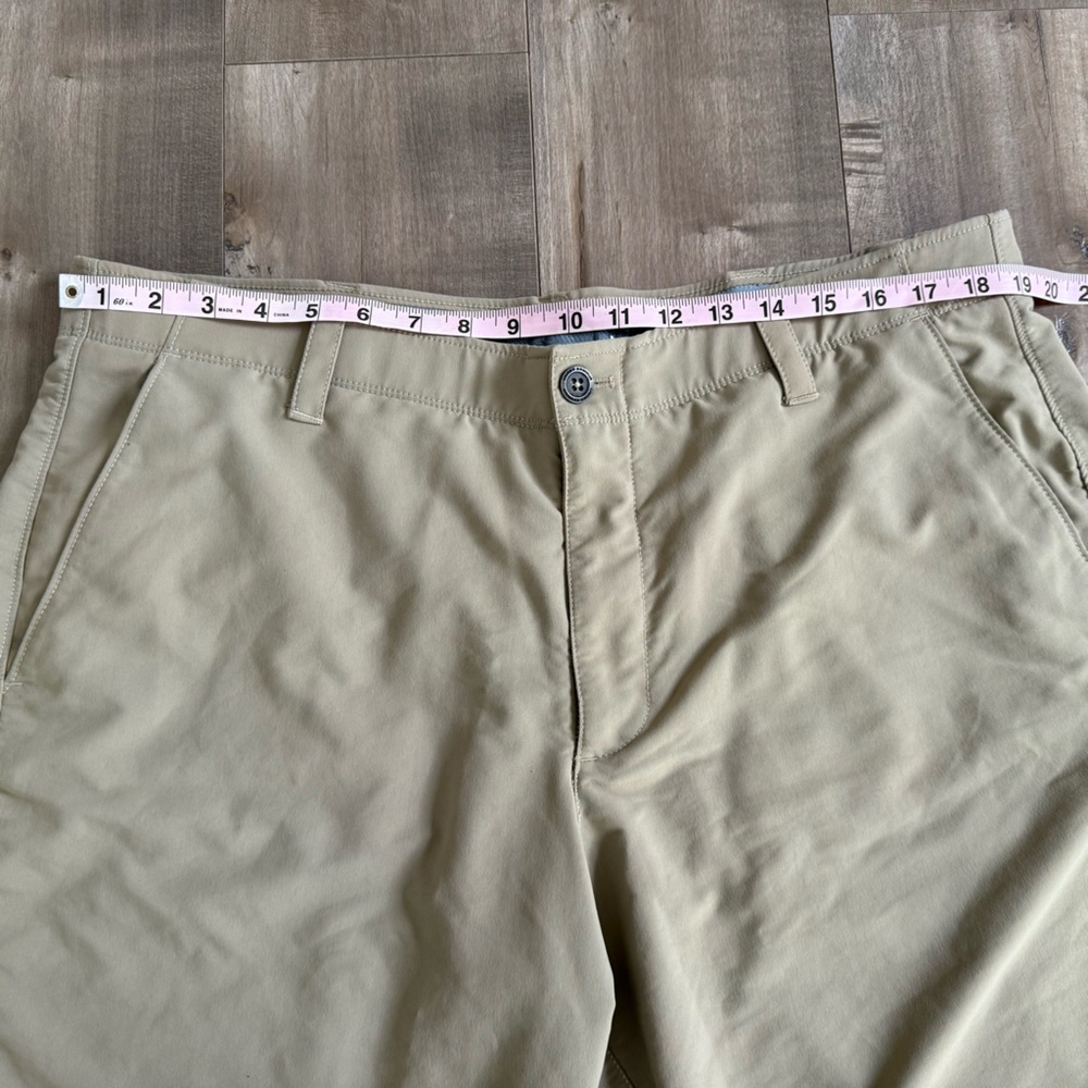 Under Armour Performance Golf Shorts Khaki Men 40 Gummy Waistband Heatgear Loose - Picture 12 of 12